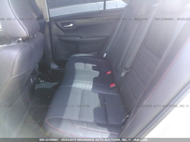 4T1BF1FK1HU390287 - 2017 TOYOTA CAMRY LE/XLE/SE/XSE SILVER photo 8