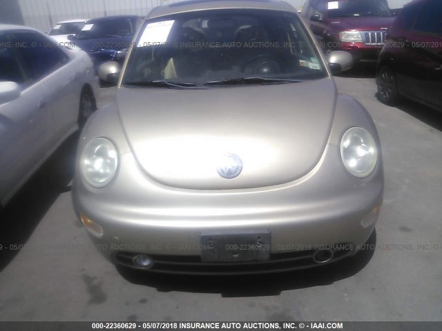 3VWDD21C11M476697 - 2001 VOLKSWAGEN NEW BEETLE GLX 金色 照片 6