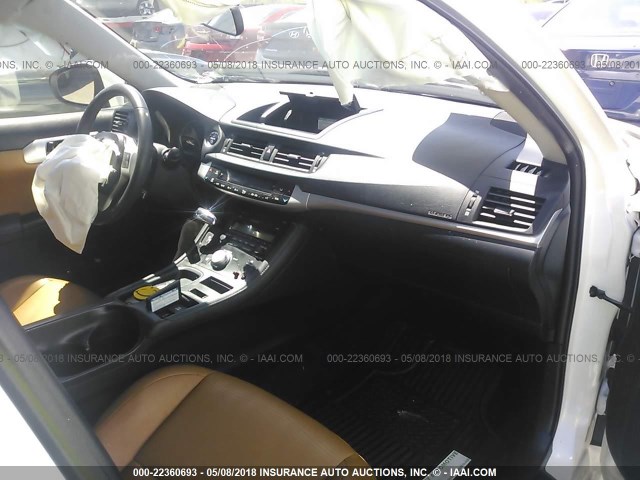 JTHKD5BH0C2092098 - 2012 LEXUS CT 200 WHITE photo 5