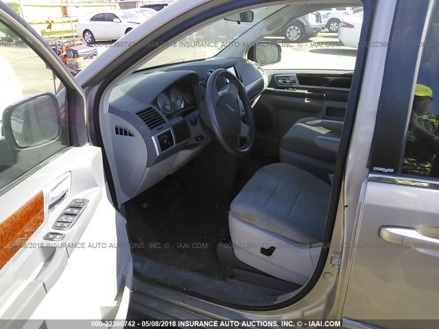 2A8HR541X9R633769 - 2009 CHRYSLER TOWN & COUNTRY TOURING BEIGE photo 5
