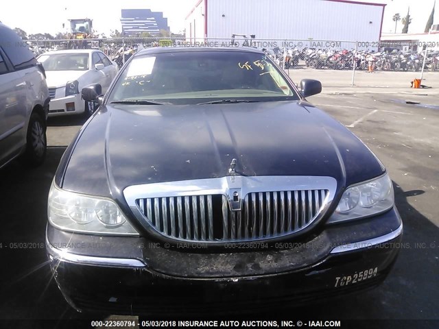 1LNHM82W13Y634894 - 2003 LINCOLN TOWN CAR SIGNATURE BLACK photo 6