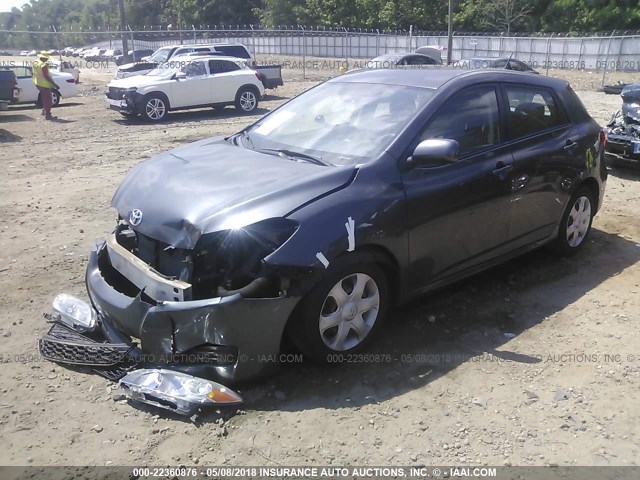 2T1KU40EX9C014250 - 2009 TOYOTA COROLLA MATRIX  GRAY photo 2