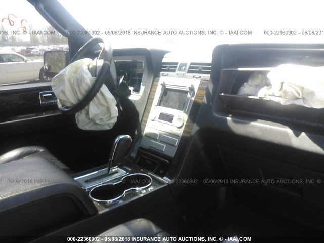 5LMJJ2J51AEJ04582 - 2010 LINCOLN NAVIGATOR 黑色 照片 5