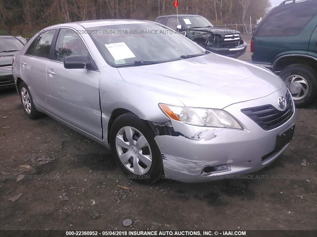 4T1BE46KX7U015484 - 2007 TOYOTA CAMRY NEW GENERAT CE/LE/XLE/SE SILVER photo 1