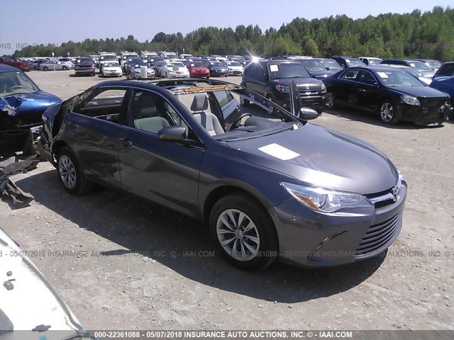 4T1BF1FK7GU203536 - 2016 TOYOTA CAMRY LE/XLE/SE/XSE 灰色 照片 1