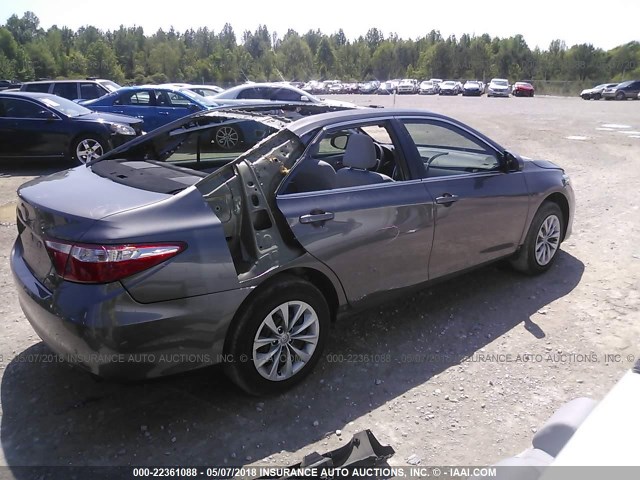 4T1BF1FK7GU203536 - 2016 TOYOTA CAMRY LE/XLE/SE/XSE 灰色 照片 4