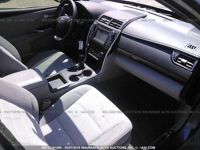 4T1BF1FK7GU203536 - 2016 TOYOTA CAMRY LE/XLE/SE/XSE 灰色 照片 5