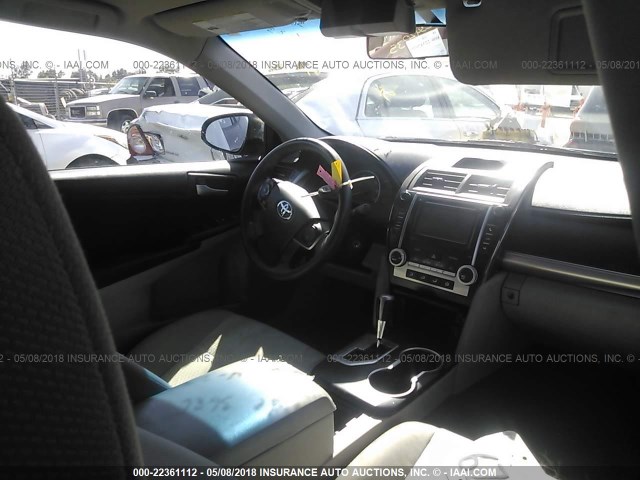 4T1BF1FK5CU039083 - 2012 TOYOTA CAMRY SE/LE/XLE შავი ფოტო 5