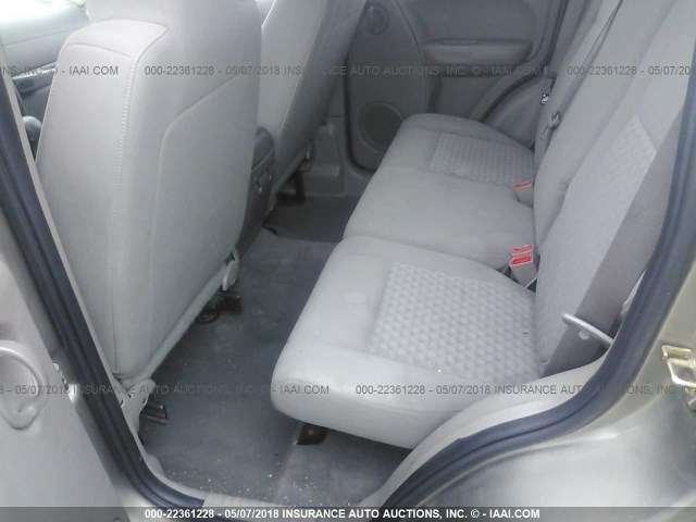 1J4GL48KX6W279749 - 2006 JEEP LIBERTY SPORT 金色 照片 8