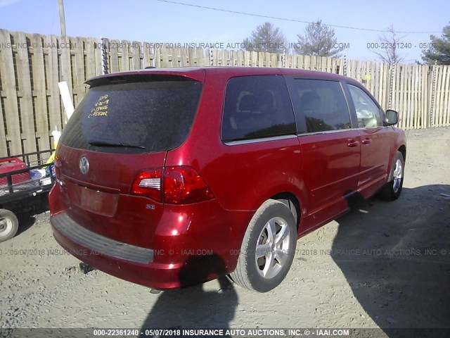 2V4RW3D1XAR138426 - 2010 VOLKSWAGEN ROUTAN SE RED photo 4