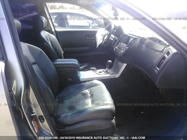 JNRBS08W94X402706 - 2004 INFINITI FX45 SILVER photo 5