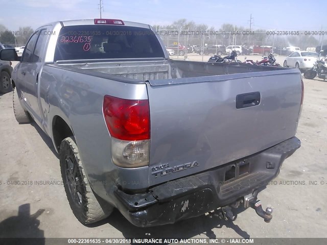 5TFRV54128X056260 - 2008 TOYOTA TUNDRA DOUBLE CAB/DOUBLE CAB SR5 SILVER photo 3