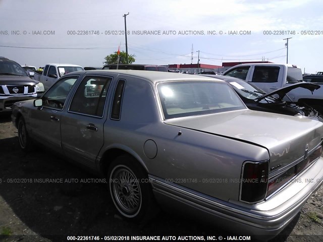 1LNLM81W5RY683102 - 1994 LINCOLN TOWN CAR EXECUTIVE Champagne photo 3