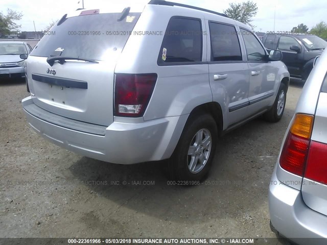 1J8GS48K27C569679 - 2007 JEEP GRAND CHEROKEE LAREDO/COLUMBIA/FREEDOM SILVER photo 4