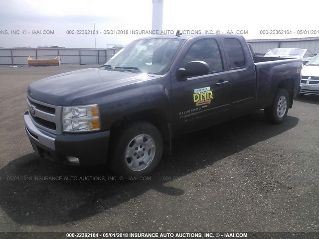 1GCRKSE38BZ324361 - 2011 CHEVROLET SILVERADO K1500 LT GRAY photo 2