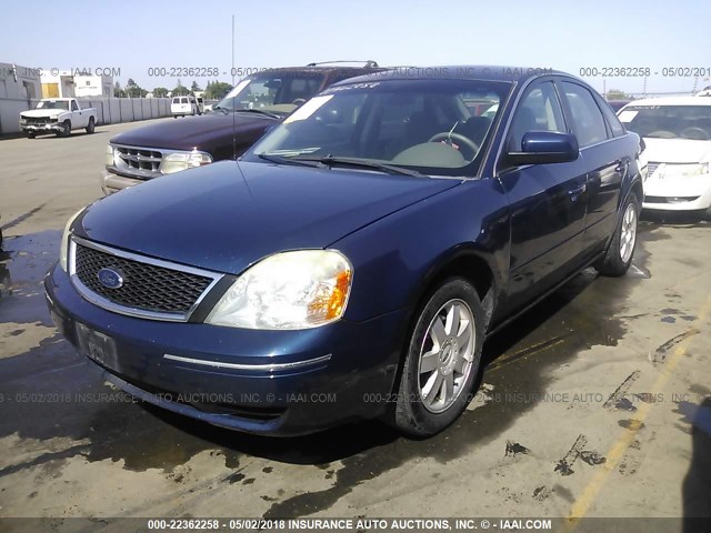 1FAFP26165G118785 - 2005 FORD FIVE HUNDRED SE BLUE photo 2