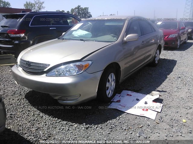 4T1BE32K82U080424 - 2002 TOYOTA CAMRY LE/XLE/SE GOLD photo 2