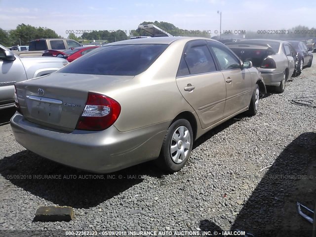 4T1BE32K82U080424 - 2002 TOYOTA CAMRY LE/XLE/SE ოქროსფერი ფოტო 4
