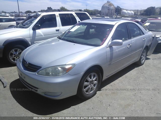 4T1BF30K62U506482 - 2002 TOYOTA CAMRY LE/XLE/SE SILVER photo 2