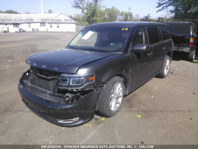 2FMHK6D82HBA00622 - 2017 FORD FLEX LIMITED GRAY photo 2