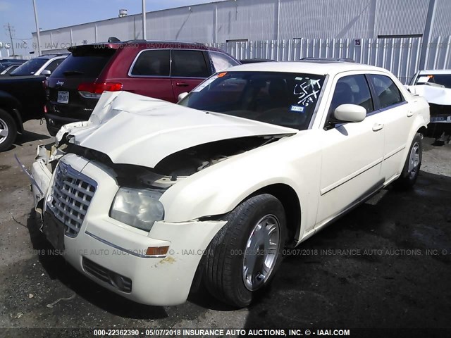 2C3AA53G35H609582 - 2005 CHRYSLER 300 TOURING CREAM photo 2