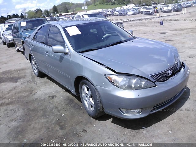4T1BE32K15U561877 - 2005 TOYOTA CAMRY LE/XLE/SE GRAY photo 1