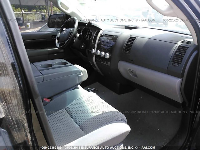 5TFRM5F14AX003999 - 2010 TOYOTA TUNDRA DOUBLE CAB SR5 BLACK photo 5