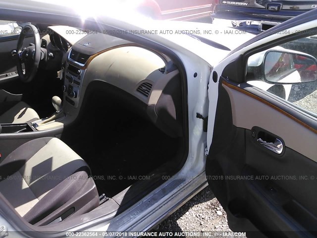1G1ZC5EB9AF269448 - 2010 CHEVROLET MALIBU 1LT თეთრი ფოტო 5