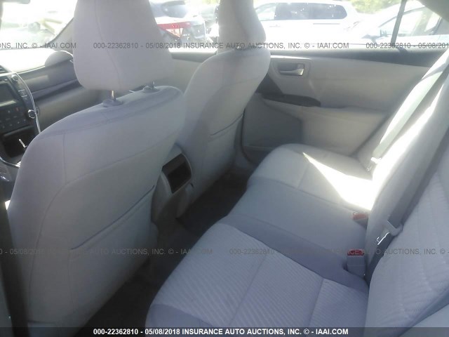 4T1BF1FK0HU439382 - 2017 TOYOTA CAMRY LE/XLE/SE/XSE GRAY photo 8