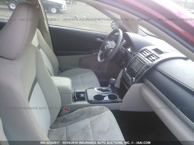 4T1BF1FK8CU515732 - 2012 TOYOTA CAMRY SE/LE/XLE RED photo 5