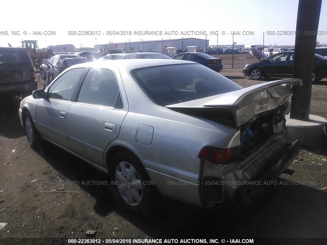 JT2BG22K010595814 - 2001 TOYOTA CAMRY CE/LE/XLE 银色 照片 3