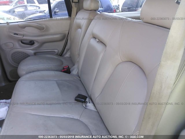 1FMRU1561YLB08129 - 2000 FORD EXPEDITION XLT GOLD photo 8