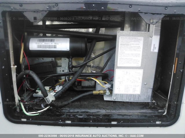 5SFNB3223JE358016 - 2018 HEARTLAND WILDERNESS  白色 照片 10