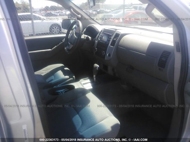 1N6AD0ER5DN727785 - 2013 NISSAN FRONTIER S/SV/SL/PRO-4X SILVER photo 5