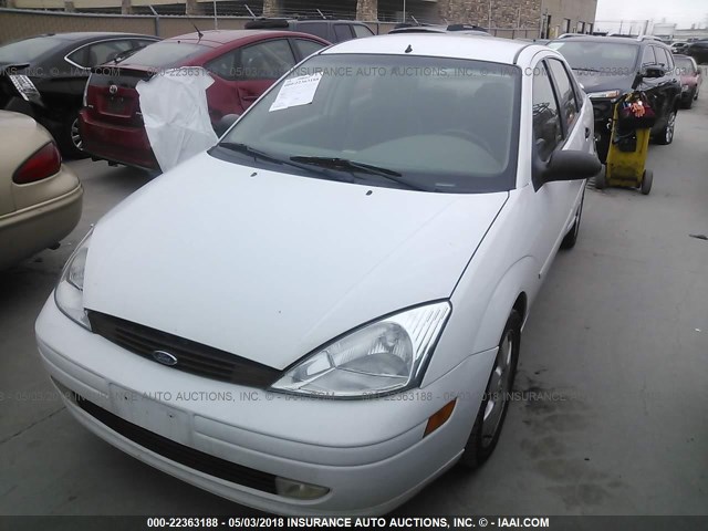 1FAFP38332W181204 - 2002 FORD FOCUS ZTS WHITE photo 2