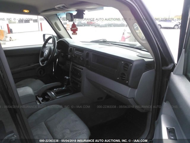 1J8HG48KX6C231662 - 2006 JEEP COMMANDER BLACK photo 5