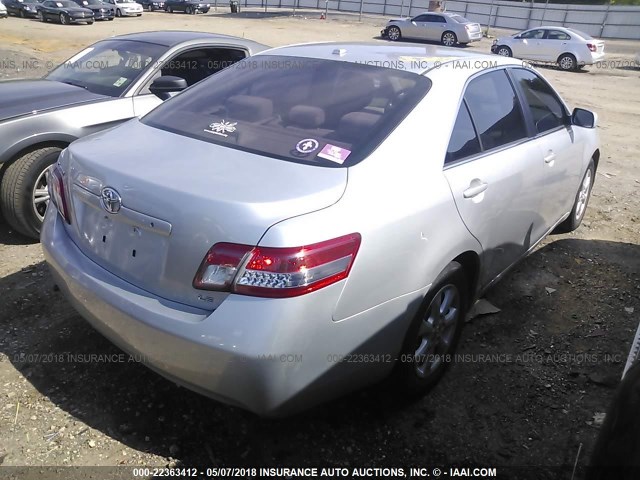 4T1BF3EK2BU213302 - 2011 TOYOTA CAMRY SE/LE/XLE SILVER photo 4