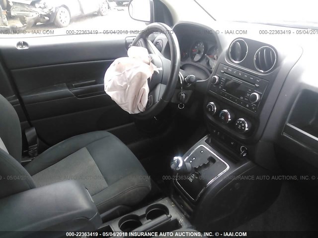 1C4NJCEB7DD102330 - 2013 JEEP COMPASS LATITUDE 黑色 照片 5