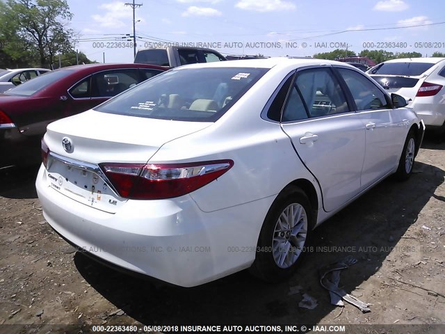 4T1BF1FK9GU230527 - 2016 TOYOTA CAMRY LE/XLE/SE/XSE WHITE photo 4
