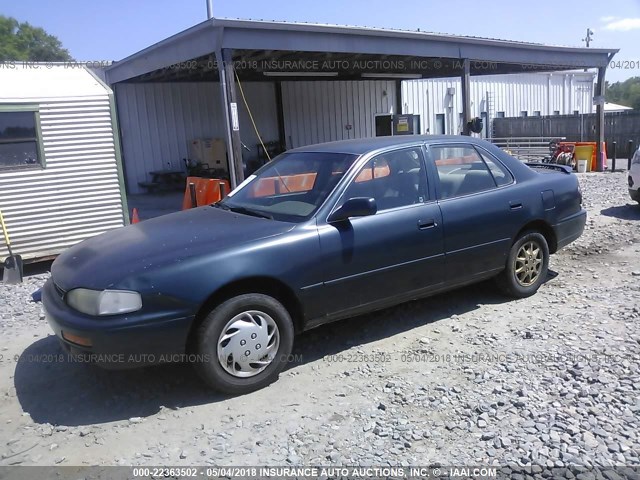 4T1BG12KXTU921837 - 1996 TOYOTA CAMRY DX/LE/XLE GREEN photo 2