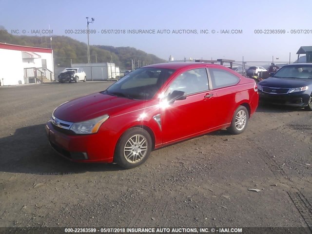 1FAHP33N58W163653 - 2008 FORD FOCUS SE/SEL/SES RED photo 2