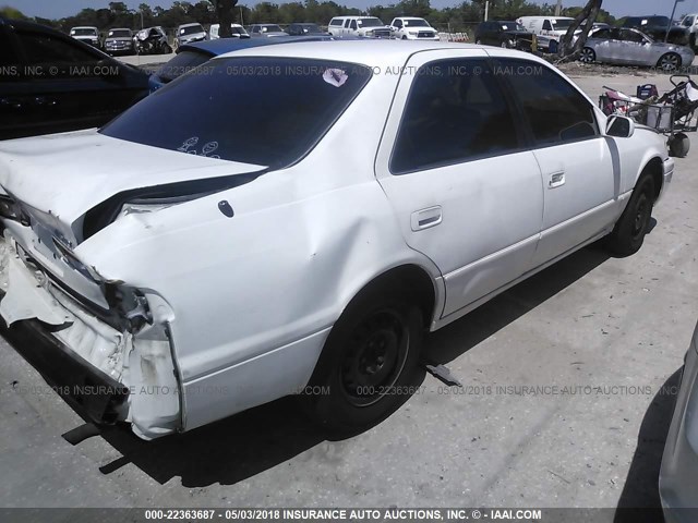 4T1BG22K7WU856990 - 1998 TOYOTA CAMRY CE/LE/XLE WHITE photo 4