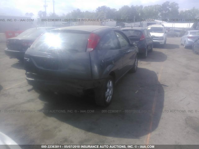 1FAHP31N27W339558 - 2007 FORD FOCUS ZX3/S/SE/SES GRAY photo 4