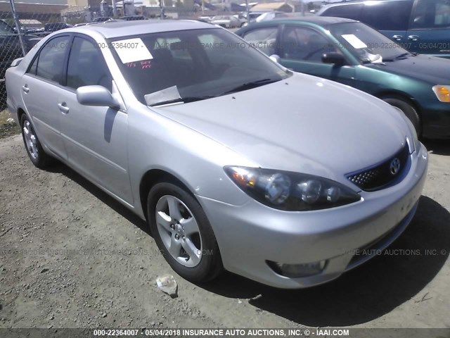 4T1BE30K05U591150 - 2005 TOYOTA CAMRY LE/XLE/SE SILVER photo 1