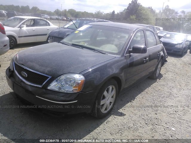 1FAFP23115G147566 - 2005 FORD FIVE HUNDRED SE BLACK photo 2