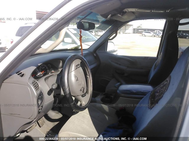 1FMRU1562YLA33540 - 2000 FORD EXPEDITION XLT 白色 照片 5