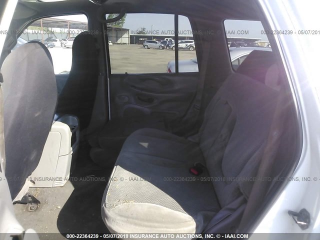 1FMRU1562YLA33540 - 2000 FORD EXPEDITION XLT WHITE photo 8