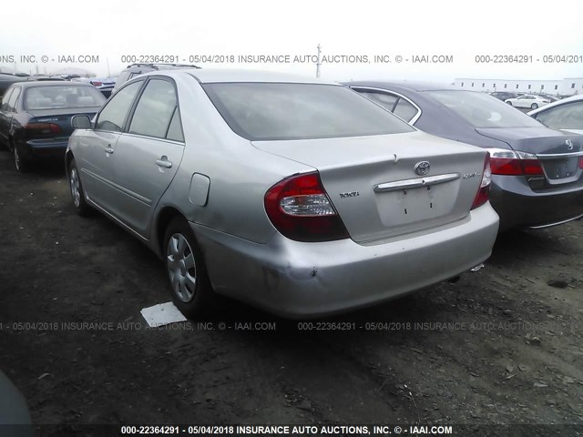 4T1BE32K93U771124 - 2003 TOYOTA CAMRY LE/XLE/SE SILVER photo 3