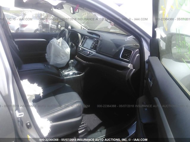 5TDJKRFH7GS292821 - 2016 TOYOTA HIGHLANDER XLE ვერცხლისფერი ფოტო 5