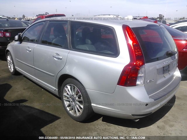 YV1672MW2B2602318 - 2011 VOLVO V50 T5 SILVER photo 3